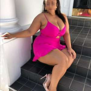 Dolgun Göğüslü Ateşli Escort Leyla