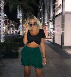 Seksi fiziğe sahip ateşli Ecrin