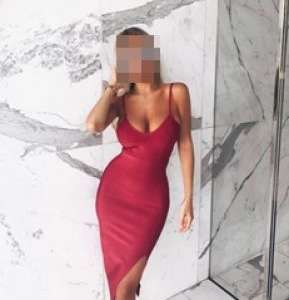 Seksi fiziğe sahip ateşli Ecrin