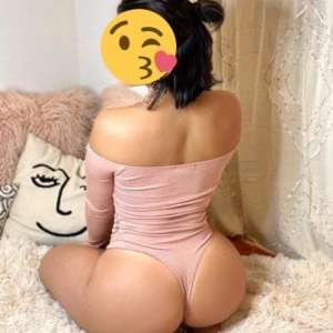 Seksi ve doğal escort bayan Hadise